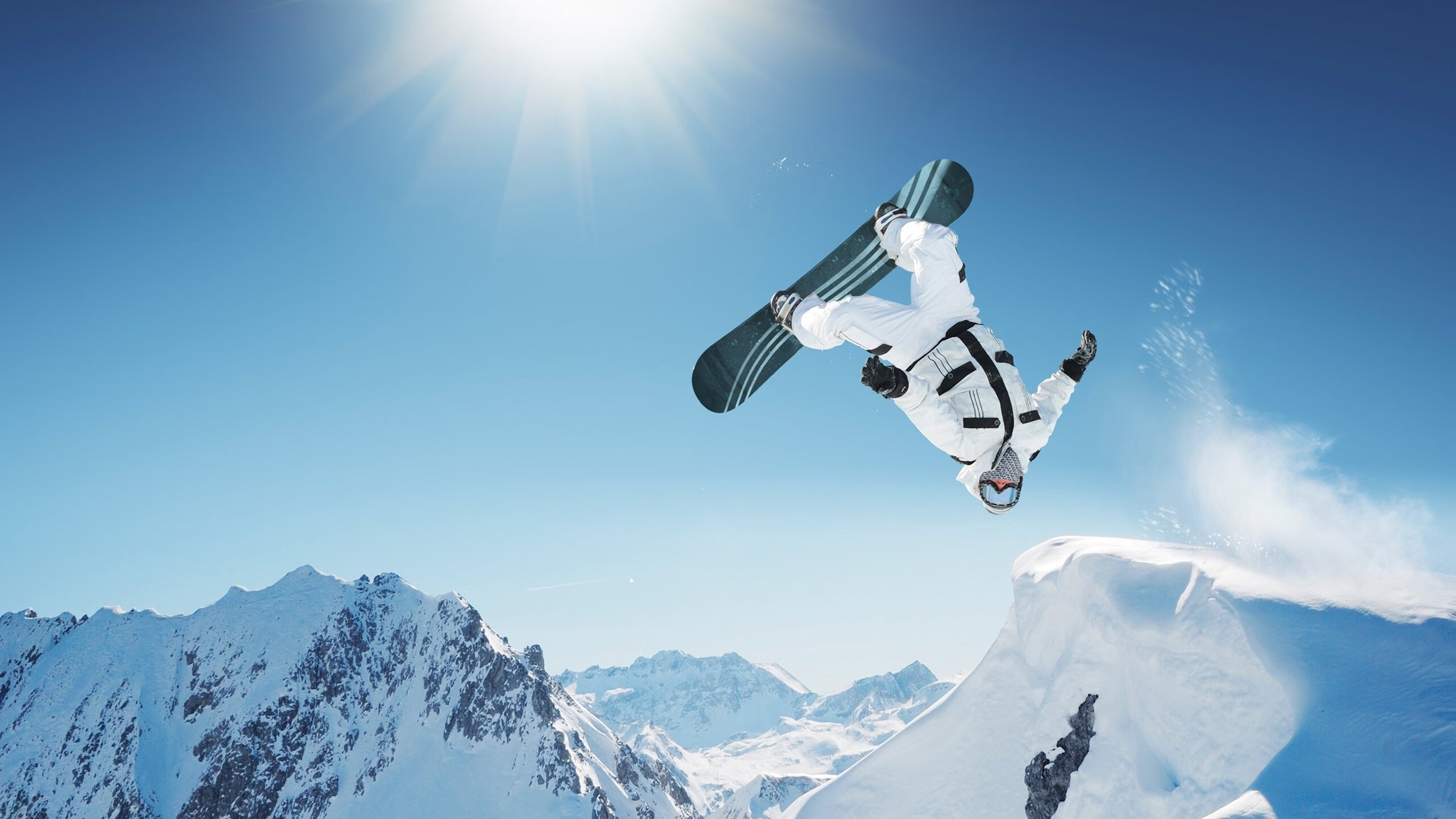 九游网-比利时骑手格里高利·瓦特莱特在2024年国际马术联合会障碍赛世界巡回赛中以“Maximus”马匹获得个人第五名，展现坚韧精神。